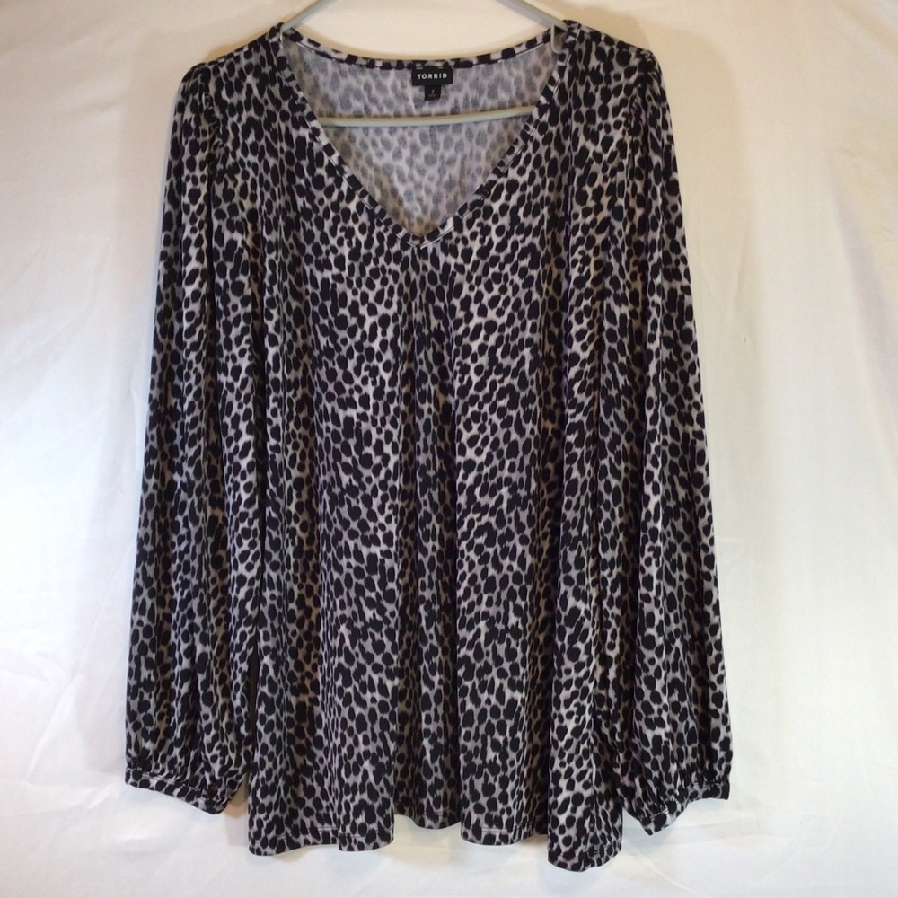Torrid Blouse Black Size 2(18-20) Black V Neck Animal Print y2k retro glam edgy